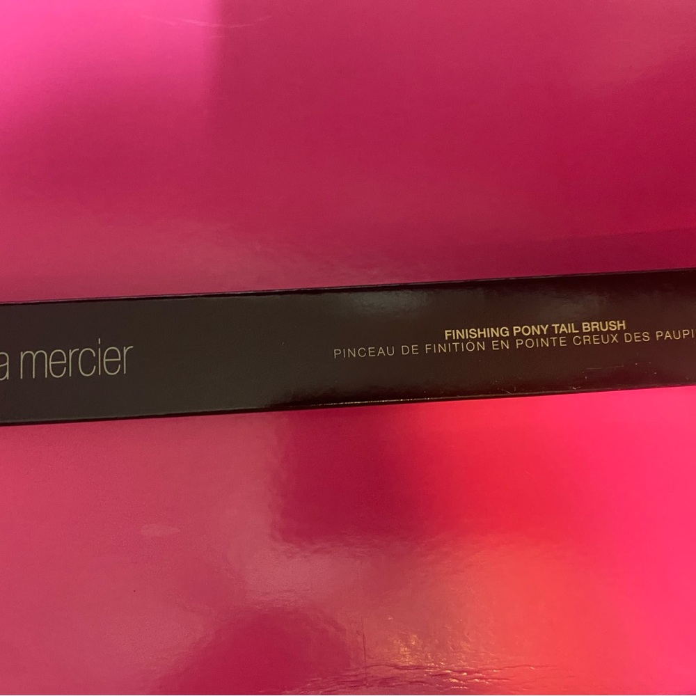 Laura Mercier Finishing Pony Tail Makeup Brush — NIB